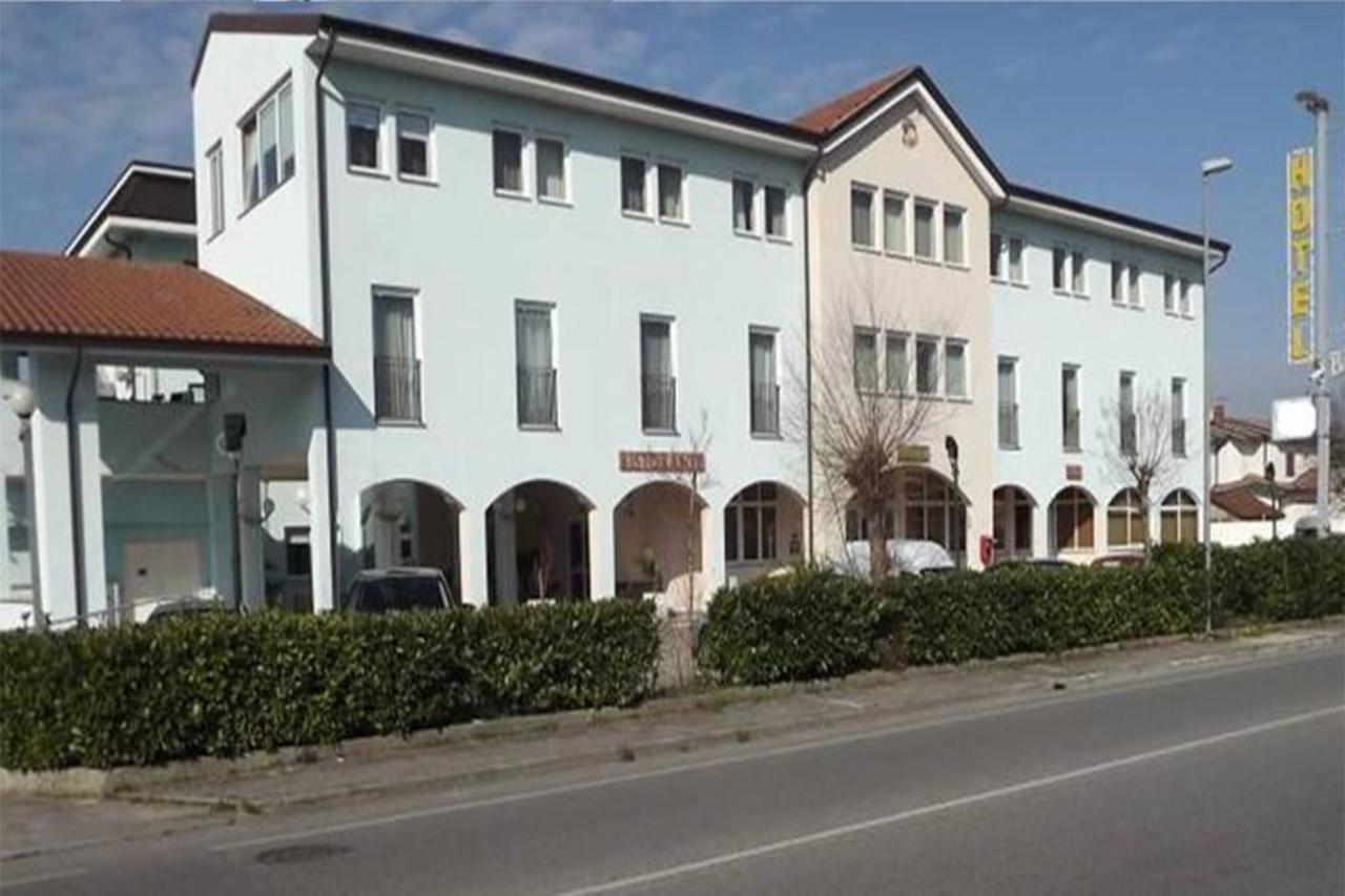 Risthotel Airport Fogliano Redipúglia Εξωτερικό φωτογραφία
